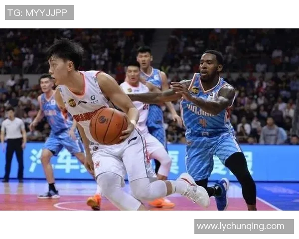 深圳篮球队战术解析:如何在比赛中提升团队协作与进攻效率 深圳篮球队战术解析:如何在比赛中提升团队协作与进攻效率